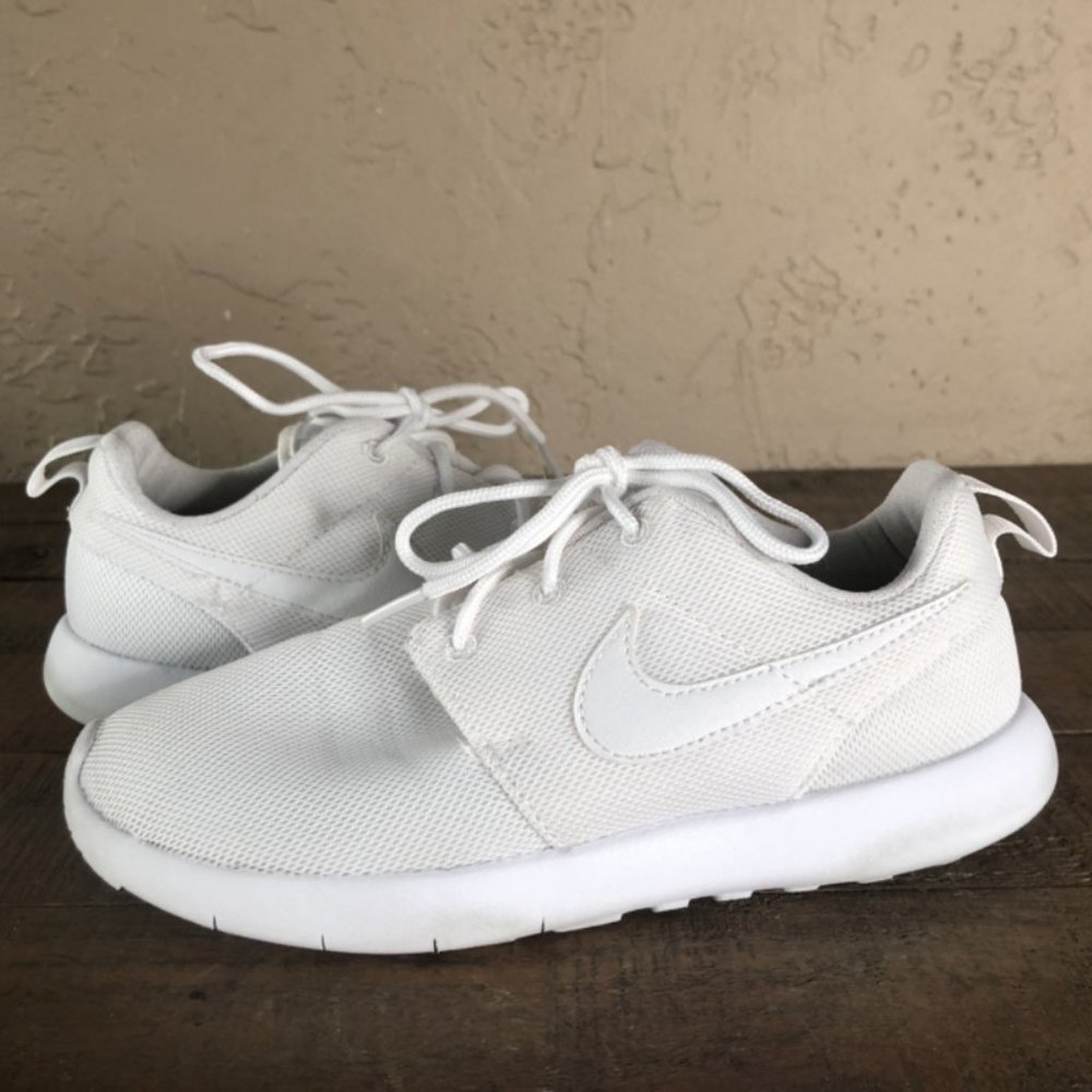 Nike Roshe Running Sneakers Shoes Sz 3Y